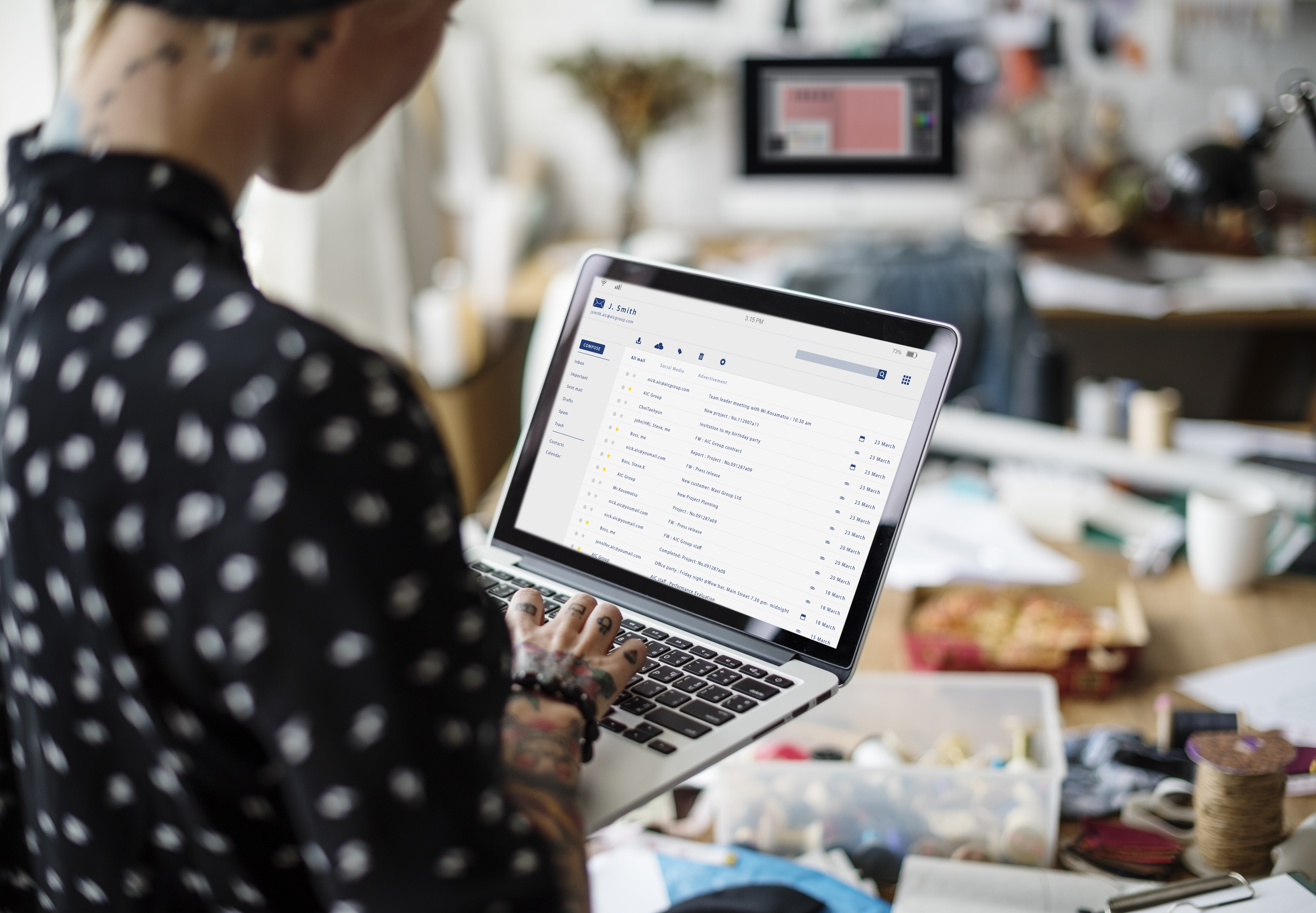 https://www.interkadra.pl/assets/uploads/email-inbox-message-list-online-interface-HJKSBWY.jpg