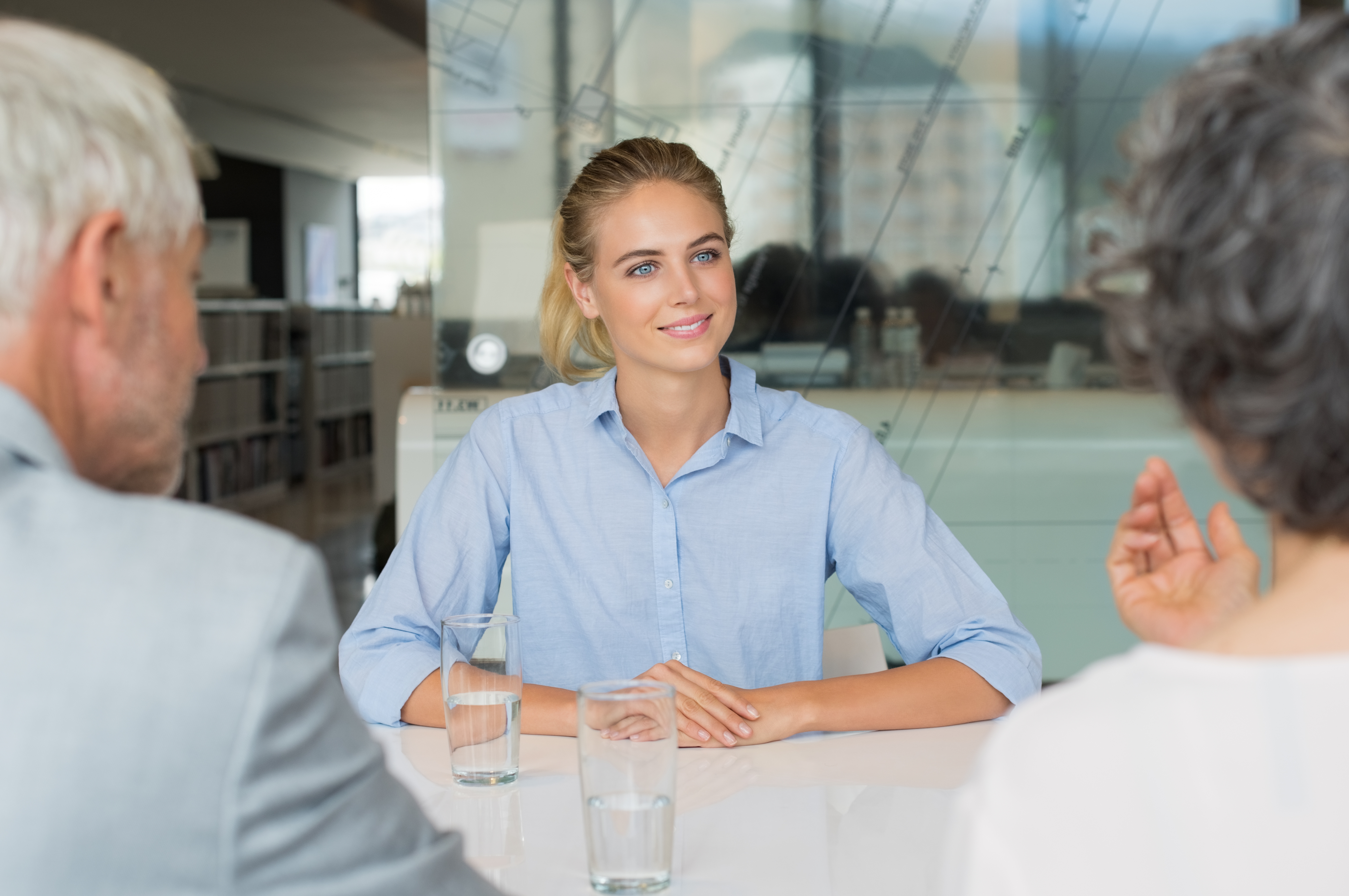 https://www.interkadra.pl/assets/uploads/job-recruitment-interview-PBJGH7U.jpg